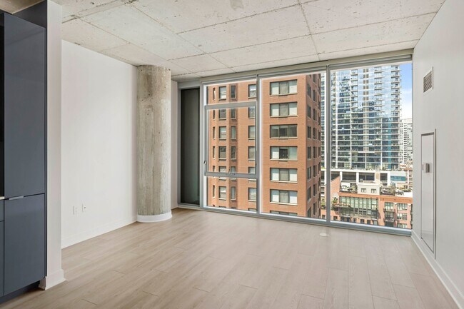 Building Photo - 323 W Illinois St
