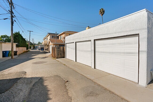 Building Photo - 9506 National Blvd