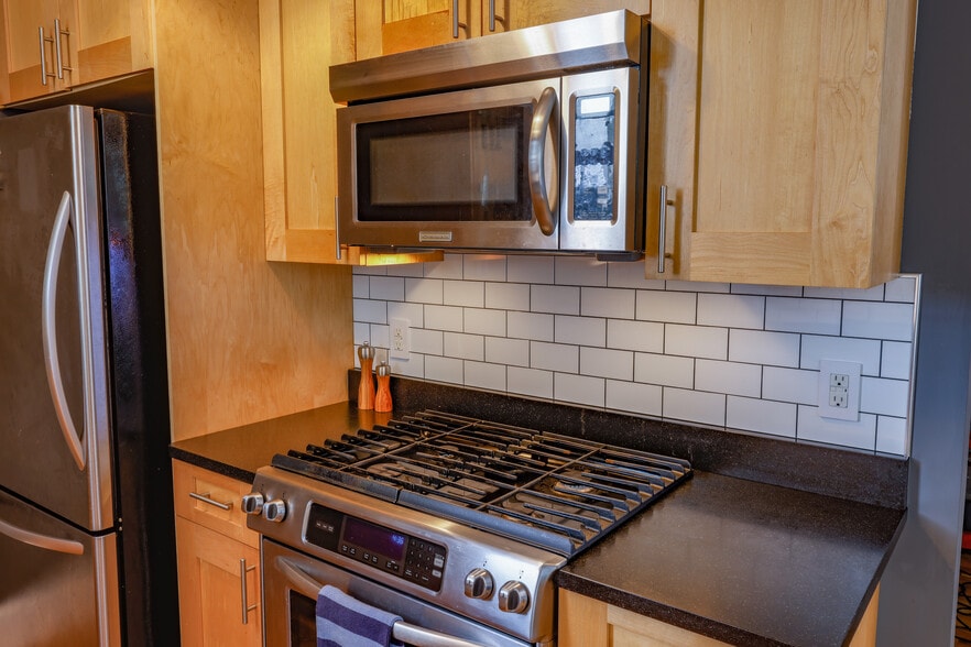 Building Photo - 80 Webster Ave