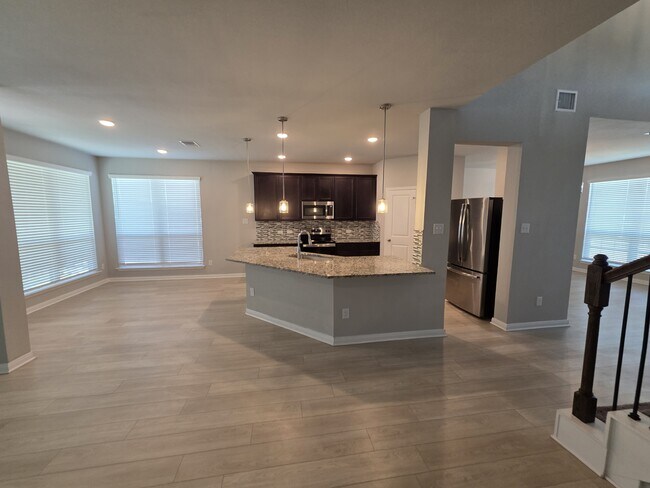 Building Photo - 10001 Kensley Rose Dr