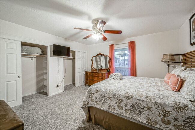 Building Photo - 1320 Avenue L