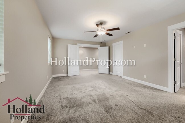 Building Photo - Beautiful 3-Bedroom Home with Fireplace, Modern Kitchen & Private Backyard in Hillsboro