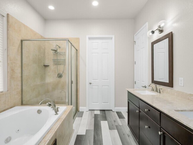 Building Photo - Beautifully Updated 4 Bedroom, 2.5 Bath in North Fresno