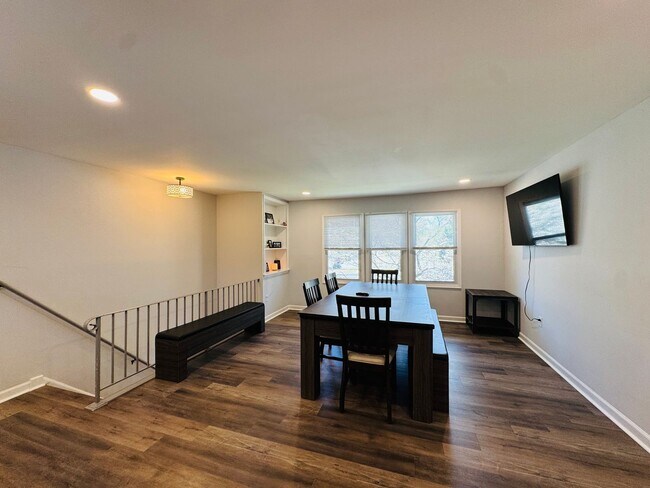 Building Photo - BEAUTIFULLY UPDATED HOME - WOODBRIDGE