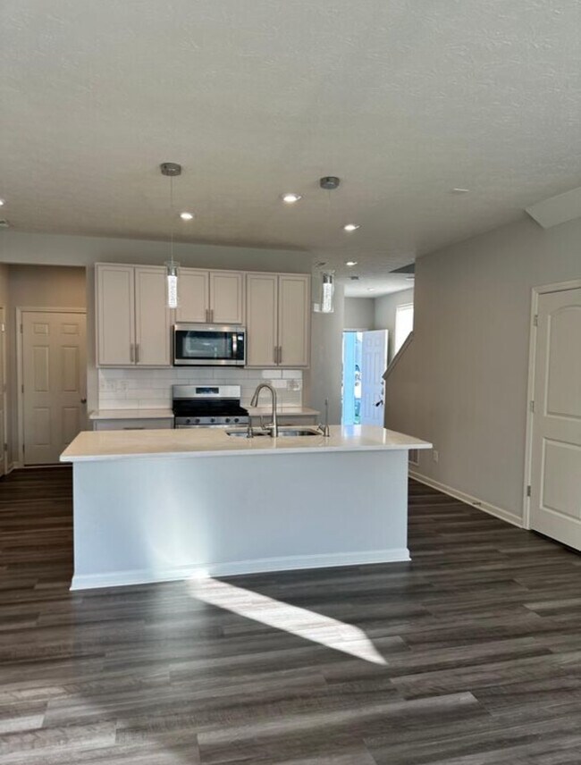 Building Photo - 13484 Dewpoint Ln