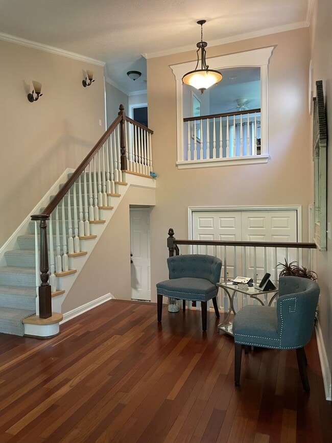 Building Photo - Spacious *2Bed*2.5 Bath over 1750 Sq Ft. Great location Avail Aug. 1.