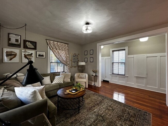 Building Photo - Cozy & Updated - 3 BR home in Old SW!