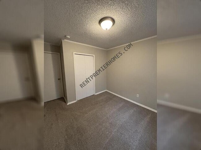 Building Photo - 101 Darryl Ct