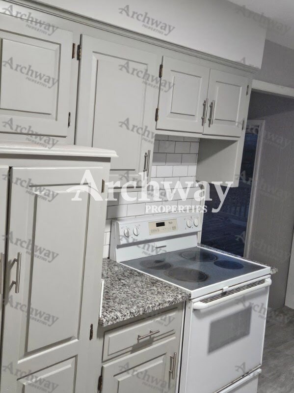 Building Photo - 1600 W Elm Terrace