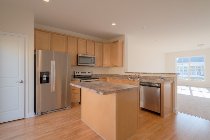 Building Photo - 505 John Adams Dr NW
