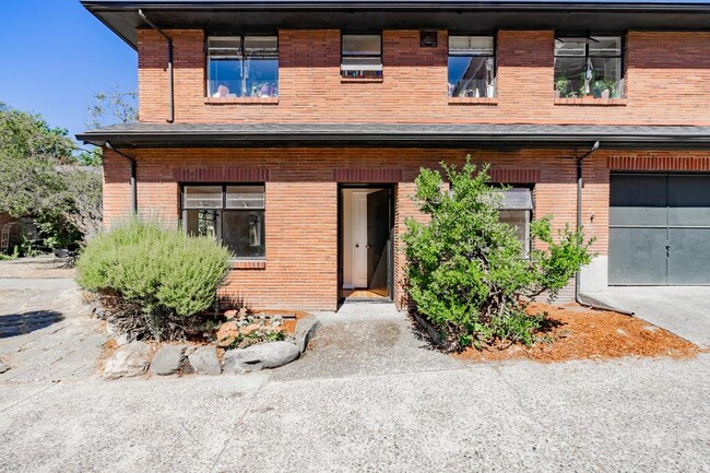 Building Photo - Boylston Court - 1 bedroom