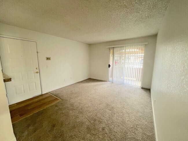 Building Photo - GORGEOUS 1BED/1BATH GROIND FLOOR UNIT CONDO