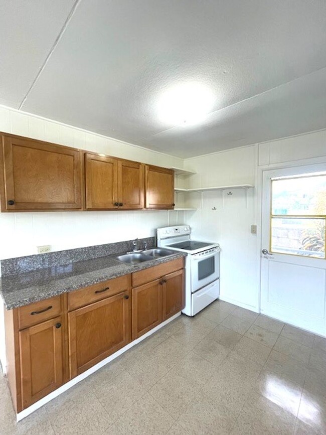 Building Photo - 2 Bed/ 1 Bath with Parking in Kailua