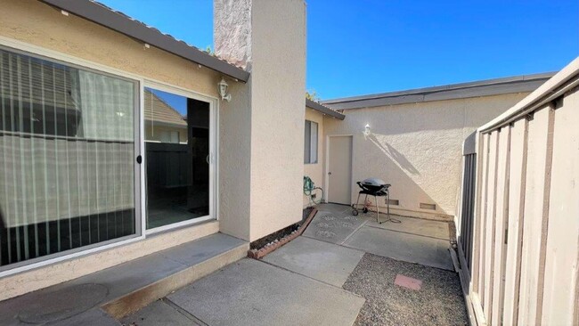Building Photo - 5 Donner Creek Ct