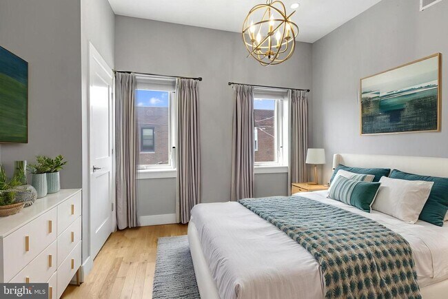 Building Photo - 313 Mercy St