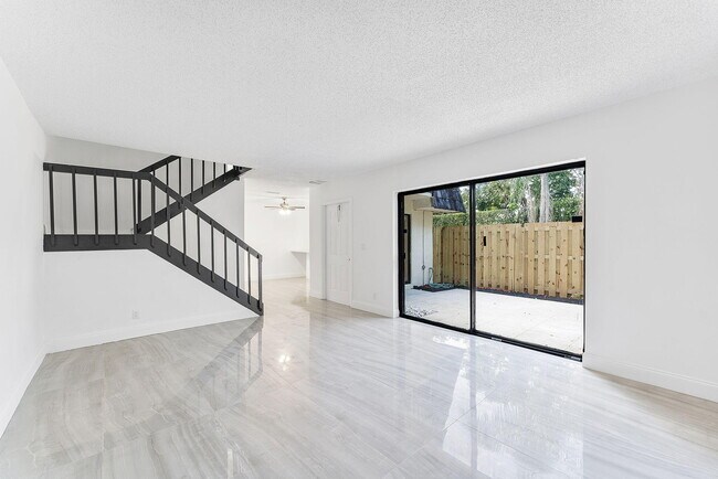 Building Photo - 1624 Forest Lakes Cir