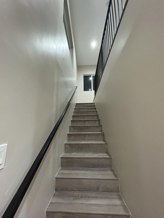 Building Photo - 6323 Mesita Dr