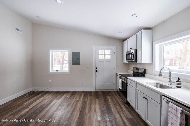 Building Photo - 3004 W Church St