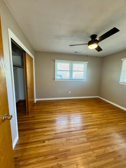 Building Photo - 910 4th Ave