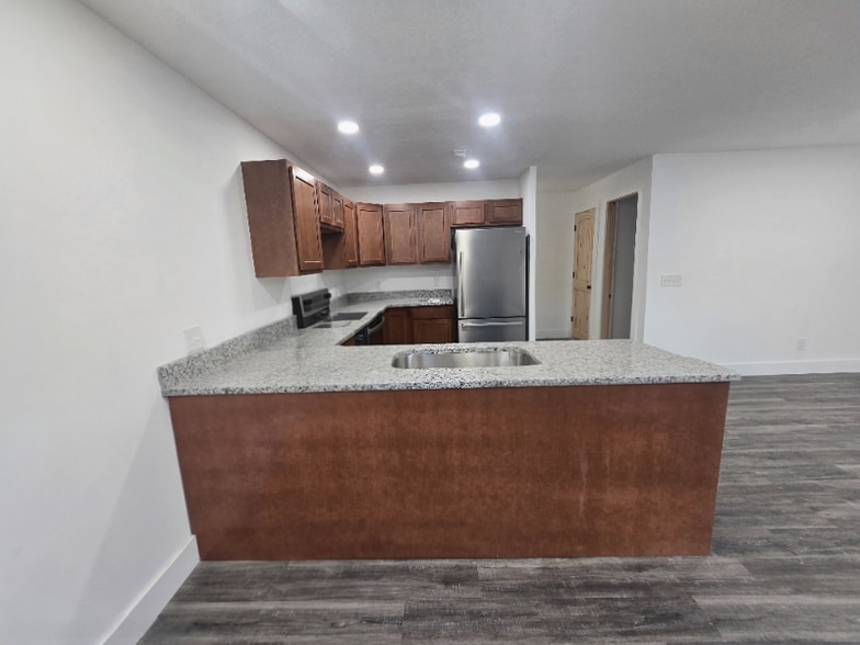 Building Photo - 112 Ivy Trce