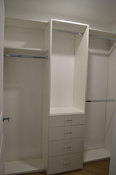 Building Photo - 6400 Crescent Park E