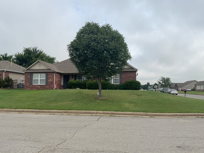 Building Photo - 8888 S 261st E Ave