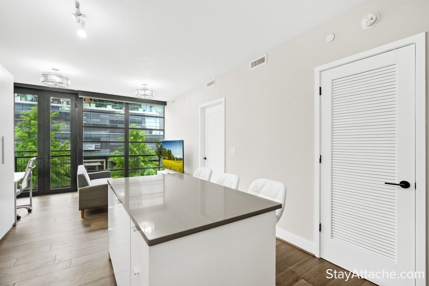 Building Photo - 1300 4th St SE