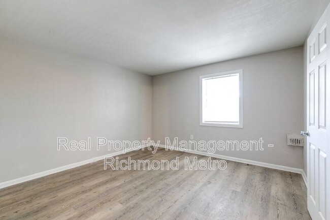 Building Photo - 37 Labrook Dr