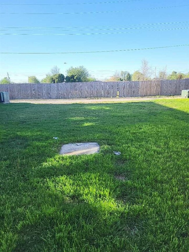 Building Photo - 2110 NW Lindy Ave