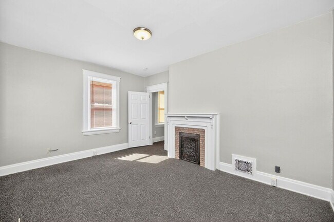 Building Photo - 2359 Stratford Ave