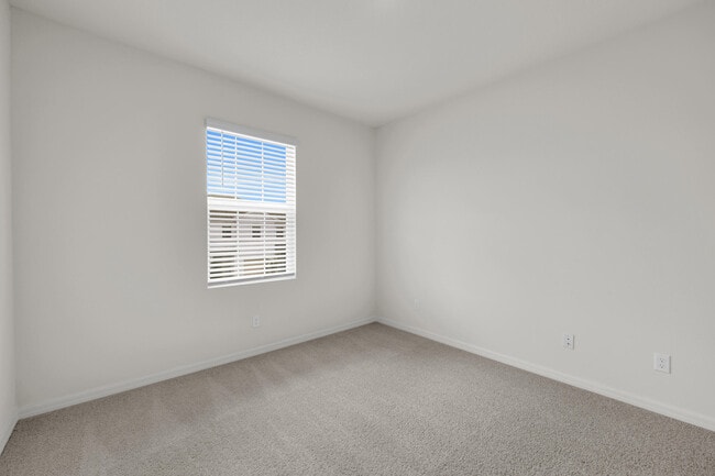 Building Photo - 12834 SW Forli Wy