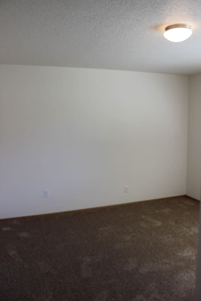 Building Photo - Recently updated 4 bedroom and 2 bath home...