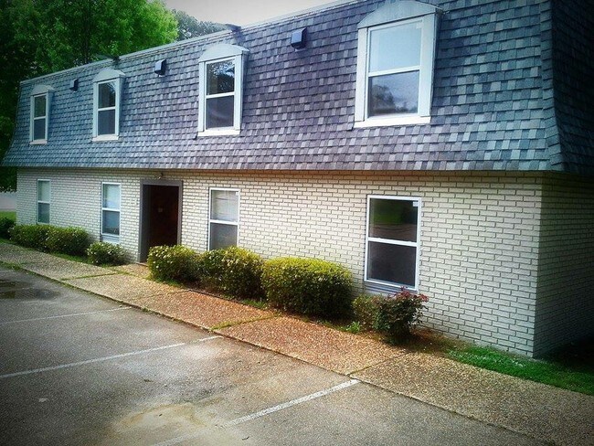 Building Photo - 301 E Reynolds Dr