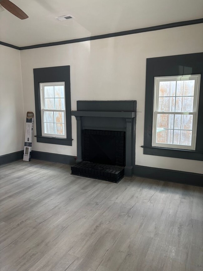 Building Photo - 608 N Independence St