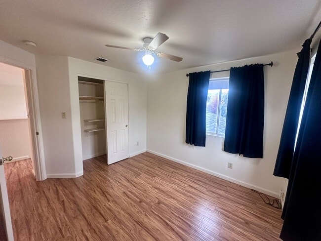 Building Photo - Spacious 3 Bedroom 2.5 Bath Home In NW Ren...