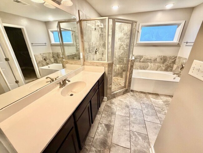 Building Photo - WoodsonDrive8114