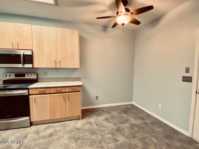 Building Photo - 11760 E Clinton St