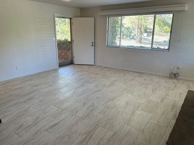 Building Photo - HOUSE - UPTOWN