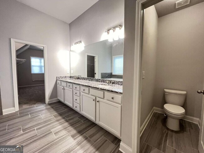 Building Photo - 4675 Silver Oak Dr SW