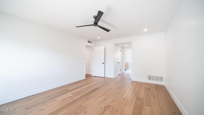 Building Photo - 6833 N 18th St