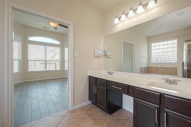 Building Photo - 3403 Lilac Ranch Dr