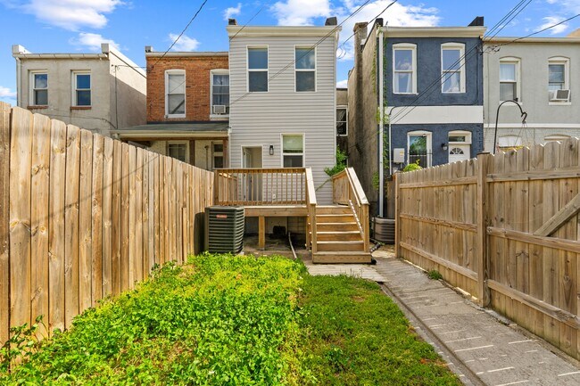 Building Photo - 324 E 23rd St