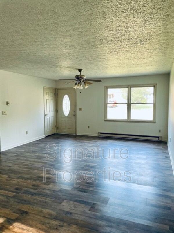 Building Photo - 1090 Ash Ave
