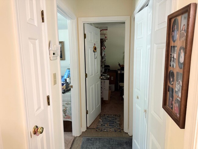 Building Photo - Charming 2-bedroom, 1-bathroom Brick Home Available July 2026