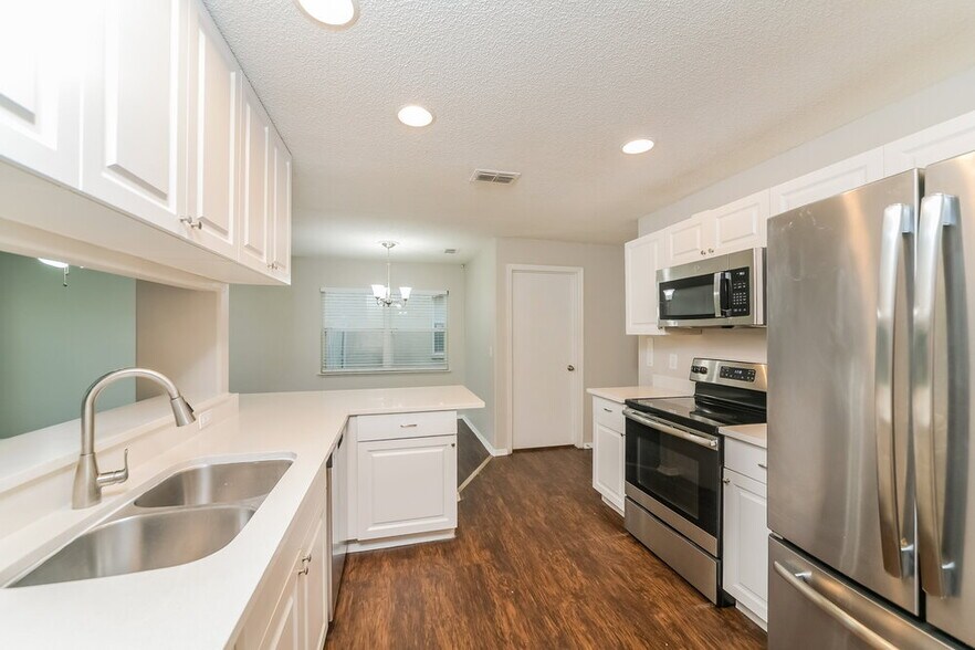 Building Photo - 13028 Lily Pond Ct