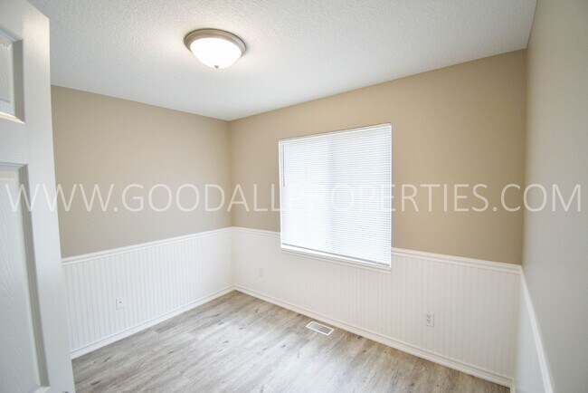 Building Photo - 3 BDRM 2.5 Bath finished basement fenced backyard in Ankeny