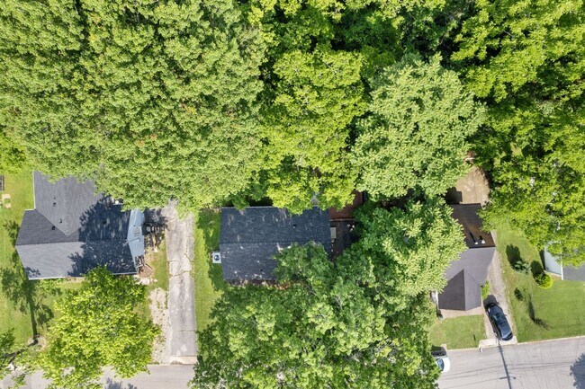 Building Photo - Beautiful home just north of downtown Columbia. Located on a quiet street. 3 Bed 1 Bath. Availabl...