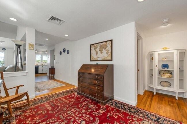 Building Photo - 487 Forest Rd