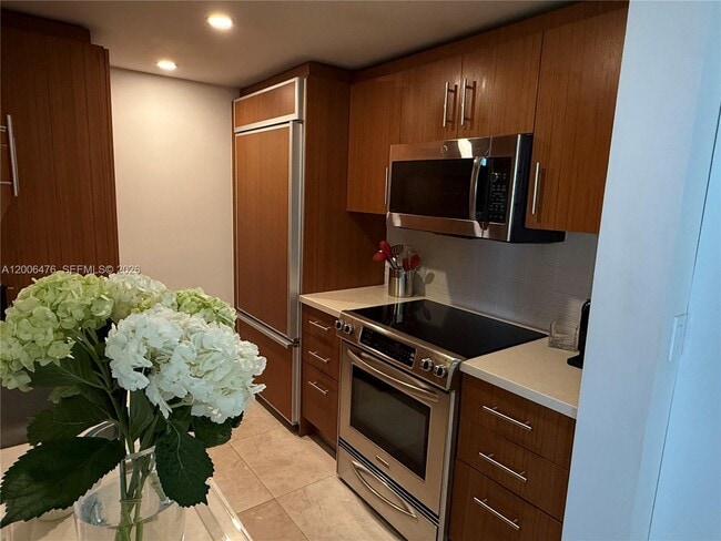 Building Photo - 10275 Collins Ave