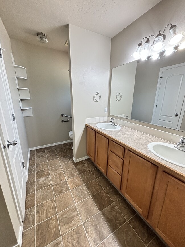 Building Photo - 2260 N Baywing Hawk Pl
